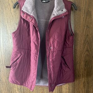 Women's North Face Quilted Vest - Maroon